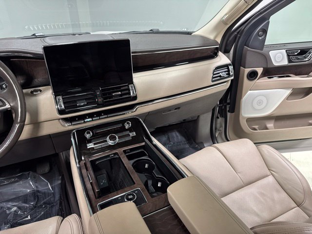 Used 2022 Lincoln Navigator Reserve AWD/4WD image 24