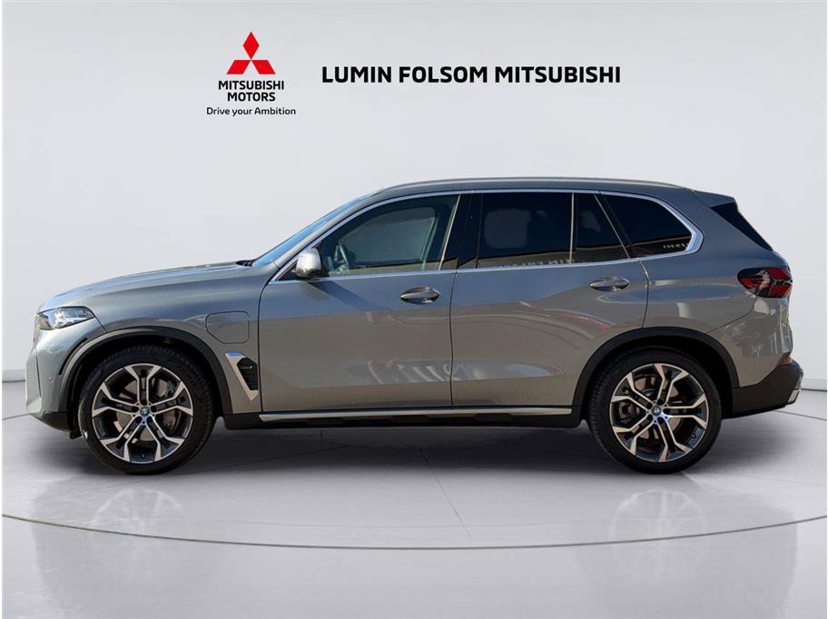 Used 2024 BMW X5 xDrive50e w/ Parking Assistance Package AWD/4WD image 2
