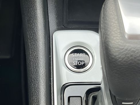 Used 2025 Nissan Altima 2.5 SV FWD image 23