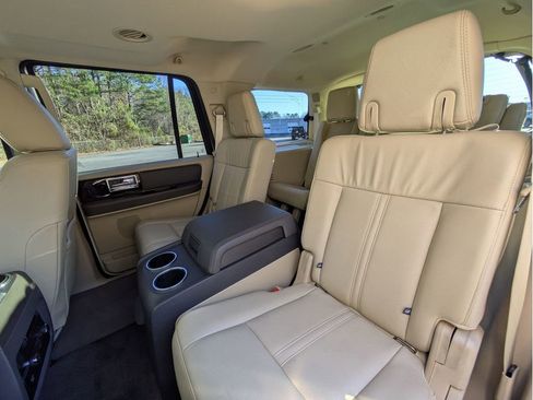 Used 2017 Lincoln Navigator Reserve image 27