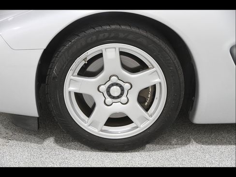 Used 1998 Chevrolet Corvette Coupe w/ Roof Pkg RWD image 20