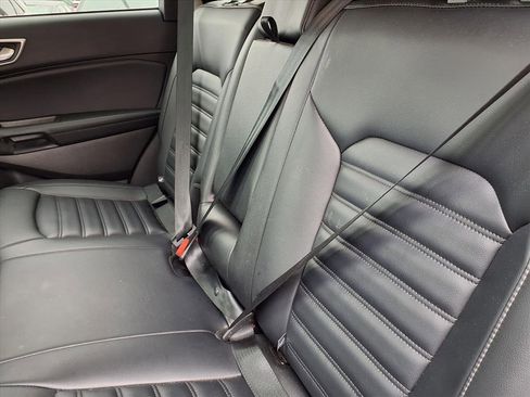 Used 2024 Ford Edge SEL image 7