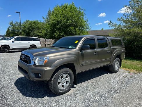 Used 2015 Toyota Tacoma 4x4 Double Cab w/ TRD Off-Road Package image 2