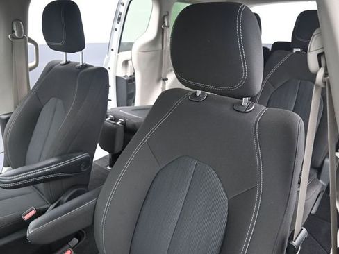 Used 2023 Chrysler Voyager LX FWD image 12