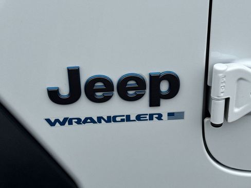 Used 2023 Jeep Wrangler Unlimited w/ Convenience Group image 8