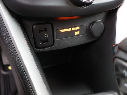 Used 2022 Chevrolet Trax LT w/ Premium Seat Package AWD/4WD image 22