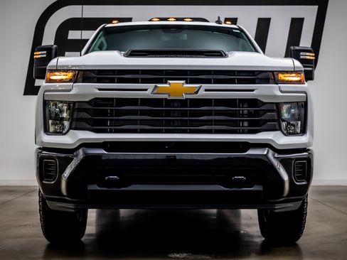 Used 2024 Chevrolet Silverado 2500 Custom w/ Custom Value Package AWD/4WD image 3