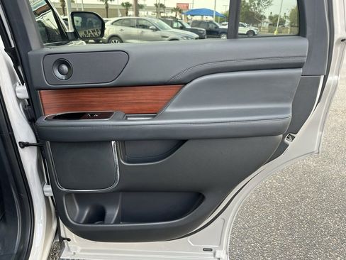 Used 2022 Lincoln Navigator Reserve image 19