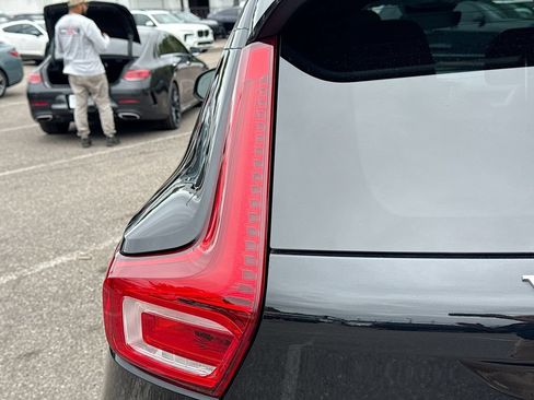 Used 2023 Volvo XC40 B5 Plus AWD/4WD image 10