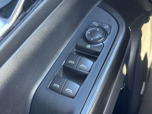 Used 2023 GMC Acadia SLT image 15