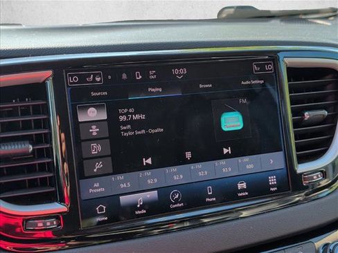 Used 2022 Chrysler Pacifica Touring-L FWD image 13
