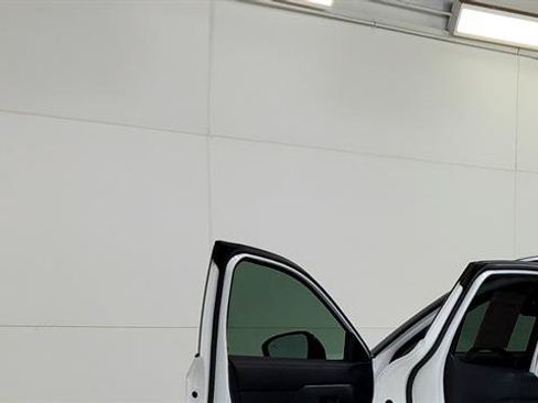 Certified 2025 Nissan Kicks SR FWD image 31