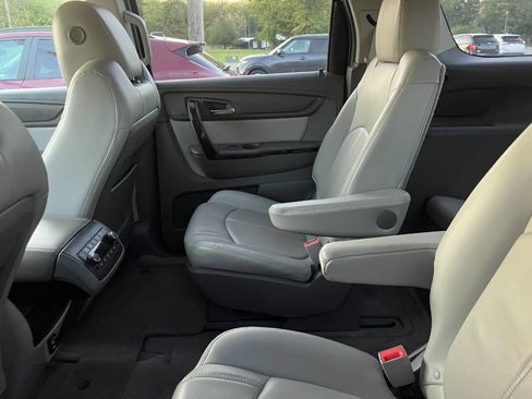 Used 2016 GMC Acadia SLT image 12