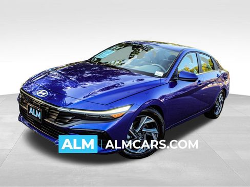 Used 2025 Hyundai Elantra SEL FWD image 1