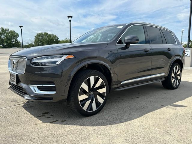 Certified 2023 Volvo XC90 T8 Ultimate w/ Protection Package Premier AWD/4WD image 4