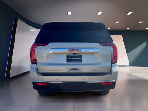 Used 2022 GMC Yukon SLT w/ SLT Premium Package image 4