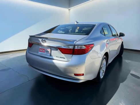 Used 2014 Lexus ES 300h w/ Premium Package w/Bamboo Trim FWD image 3
