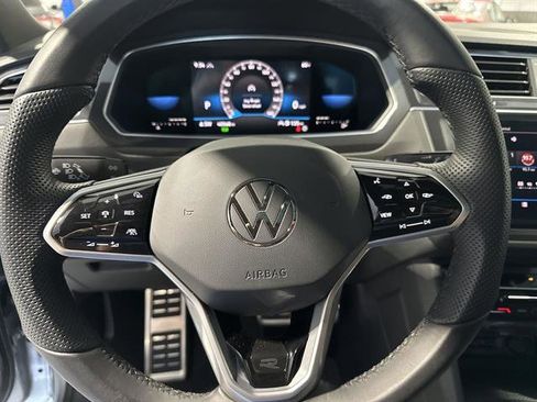 Certified 2022 Volkswagen Tiguan SE R-Line image 26
