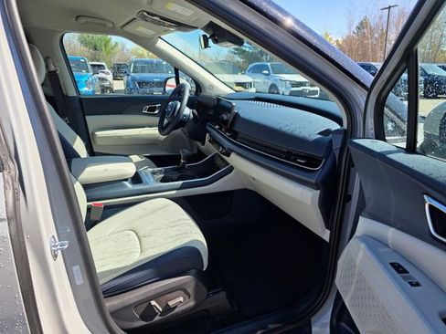 New 2026 Kia Carnival EX FWD image 11