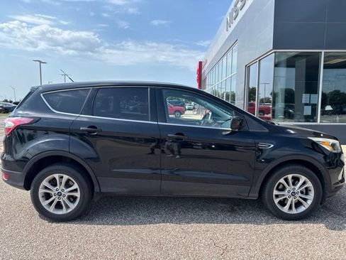 Used 2017 Ford Escape SE w/ SE Cold Weather Package FWD image 4