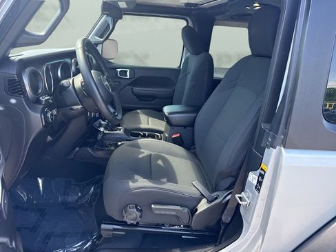 Used 2022 Jeep Wrangler Sport AWD/4WD image 9