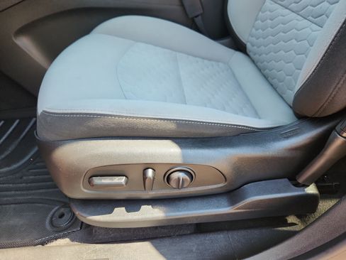 Used 2020 Chevrolet Equinox LT FWD image 10