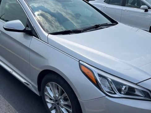 Used 2015 Hyundai Sonata Limited w/ Option Group 05 FWD image 2
