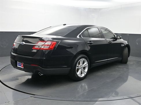 Used 2018 Ford Taurus SEL image 19