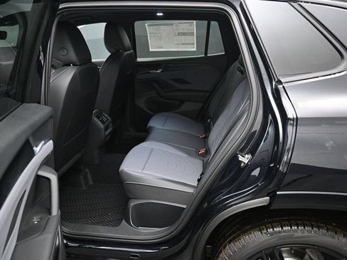 New 2026 Volkswagen Tiguan SE R-Line AWD/4WD image 11