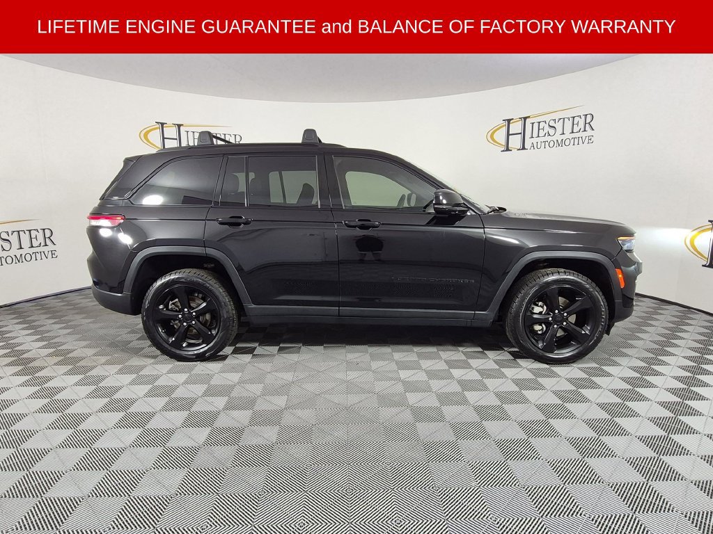 Used 2024 Jeep Grand Cherokee Limited w/ Black Appearance Package AWD/4WD image 4