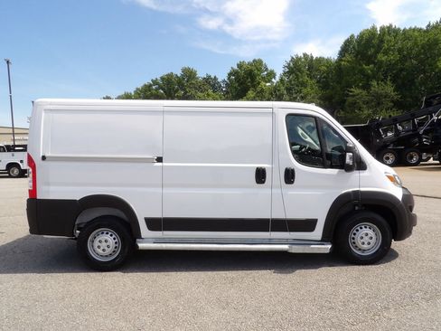 Used 2025 RAM ProMaster 2500 w/ U-Haul Equipment Group FWD image 9