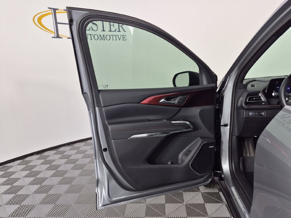 Used 2026 Chevrolet Traverse RS FWD image 13