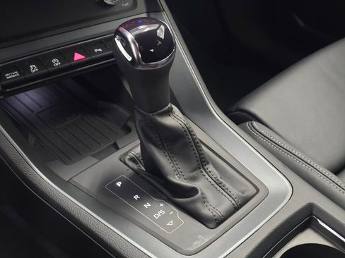 Certified 2025 Audi Q3 2.0T Premium w/ Convenience Package image 16