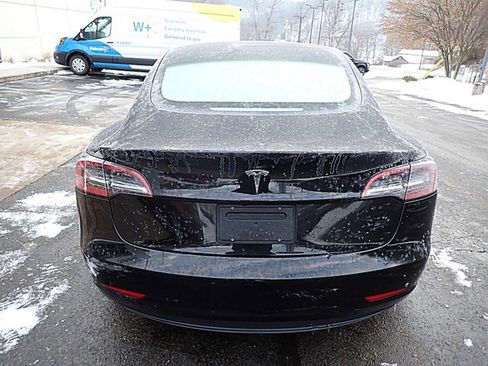 Used 2023 Tesla Model 3 Standard Range image 3