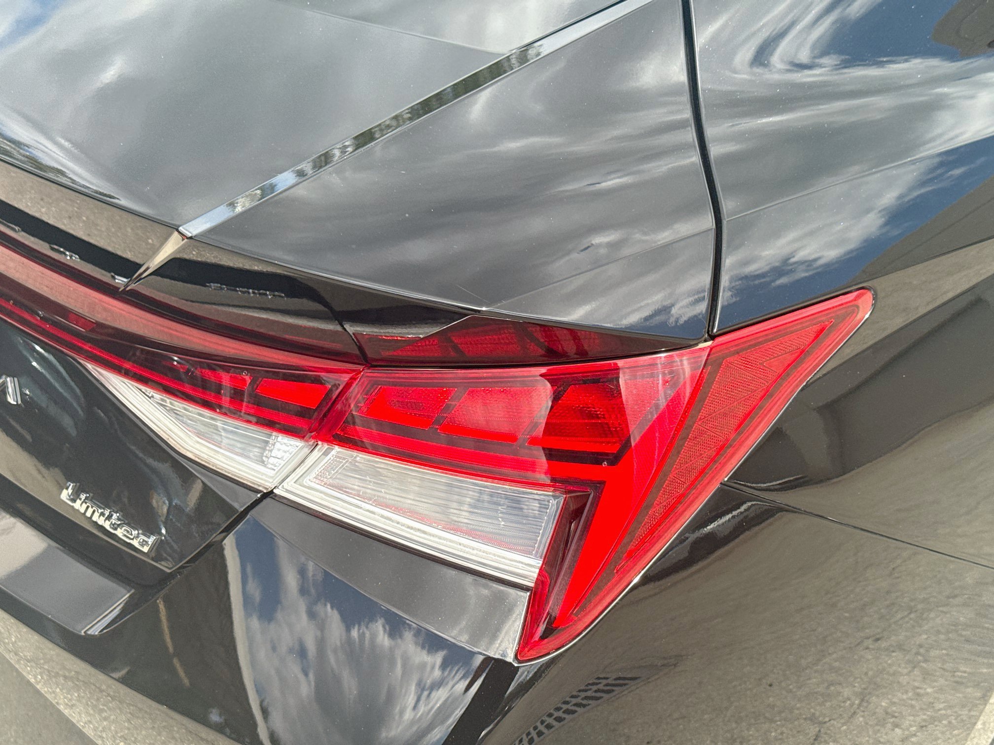 Used 2021 Hyundai Elantra Limited w/ Cargo Package FWD image 24