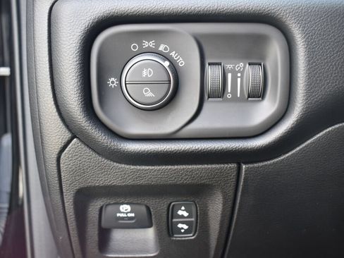 Used 2019 RAM 1500 Big Horn AWD/4WD image 16