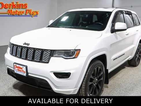 Used 2022 Jeep Grand Cherokee Laredo X image 1