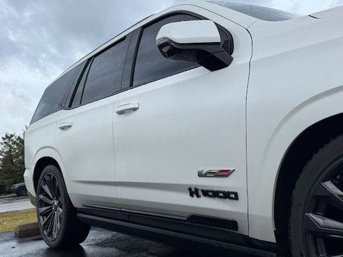 Used 2025 Cadillac Escalade V image 5