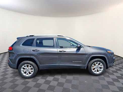 Used 2016 Jeep Cherokee Latitude w/ Comfort/Convenience Group AWD/4WD image 8