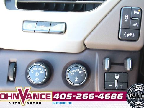 Used 2017 GMC Yukon Denali image 40