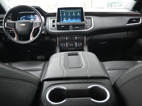 Used 2023 Chevrolet Suburban High Country image 3