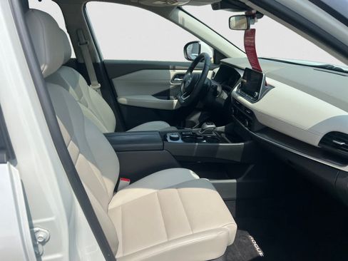 Certified 2024 Nissan Rogue SV w/ SV Premium Package AWD/4WD image 15