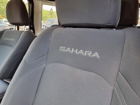 Used 2018 Jeep Wrangler Unlimited Sahara AWD/4WD image 22