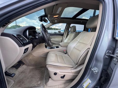 Used 2019 Jeep Grand Cherokee Overland RWD image 16