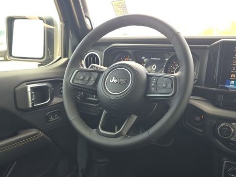 Used 2025 Jeep Gladiator Sport image 34