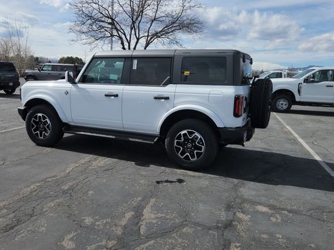 New 2026 Ford Bronco Outer Banks image 9