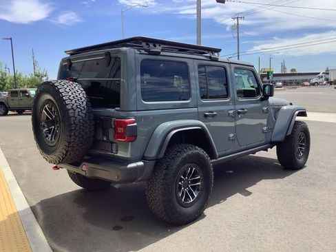 Used 2024 Jeep Wrangler Unlimited Rubicon AWD/4WD image 33