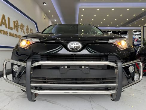 Used 2017 Toyota RAV4 XLE AWD/4WD image 3