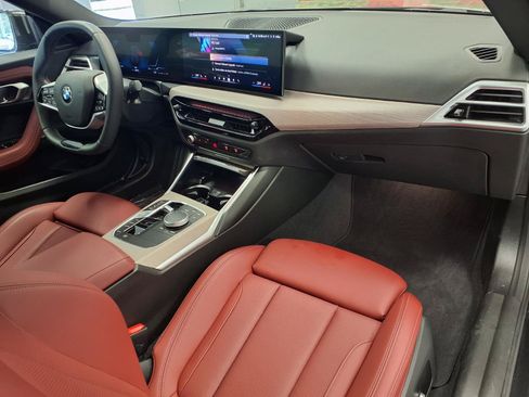 Used 2025 BMW 230i Coupe w/ Convenience Package RWD image 9