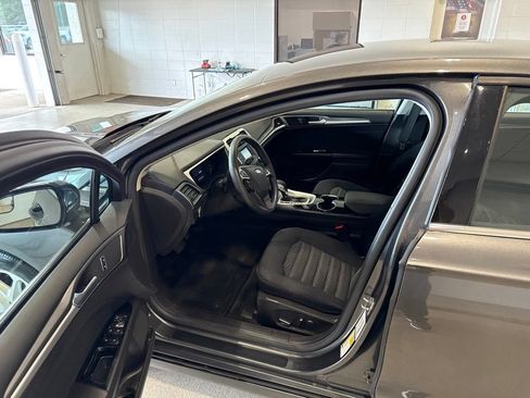 Used 2016 Ford Fusion SE FWD image 22